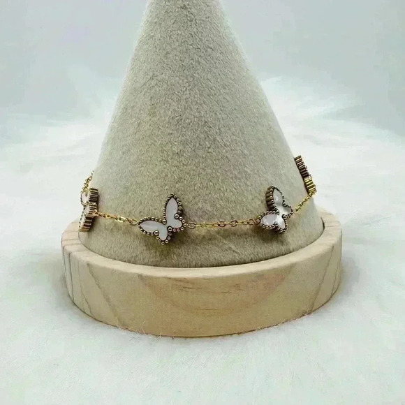 Butterfly Buttercup Bracelet in white - Picture 2 of 8